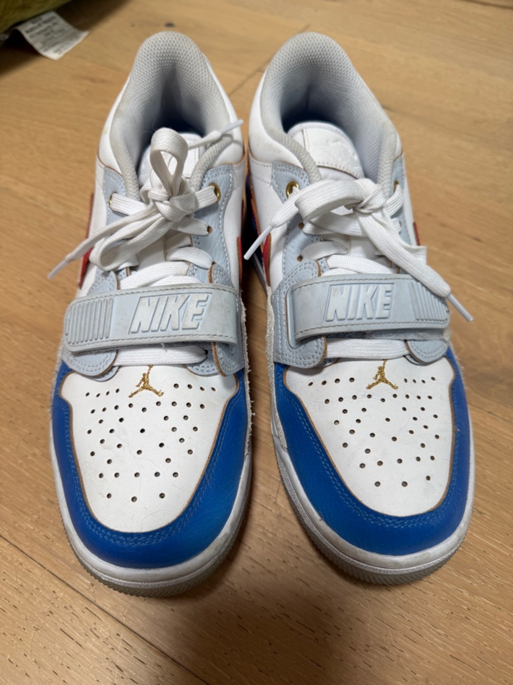 Nike Low-Top Sneakers in White, Blue & Gold